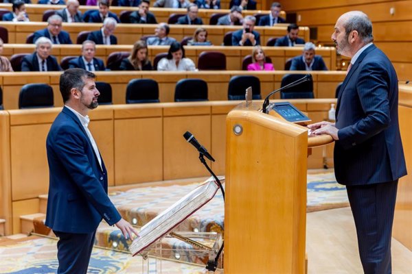 Luis Tudanca toma posesión de su escaño como senador del PSOE por CyL
