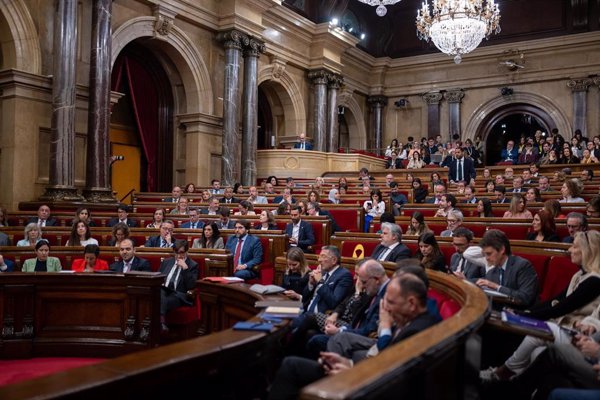 El Parlament catalán continúa la tramitación de la ILP para destinar el 6% del PIB catalán a educación