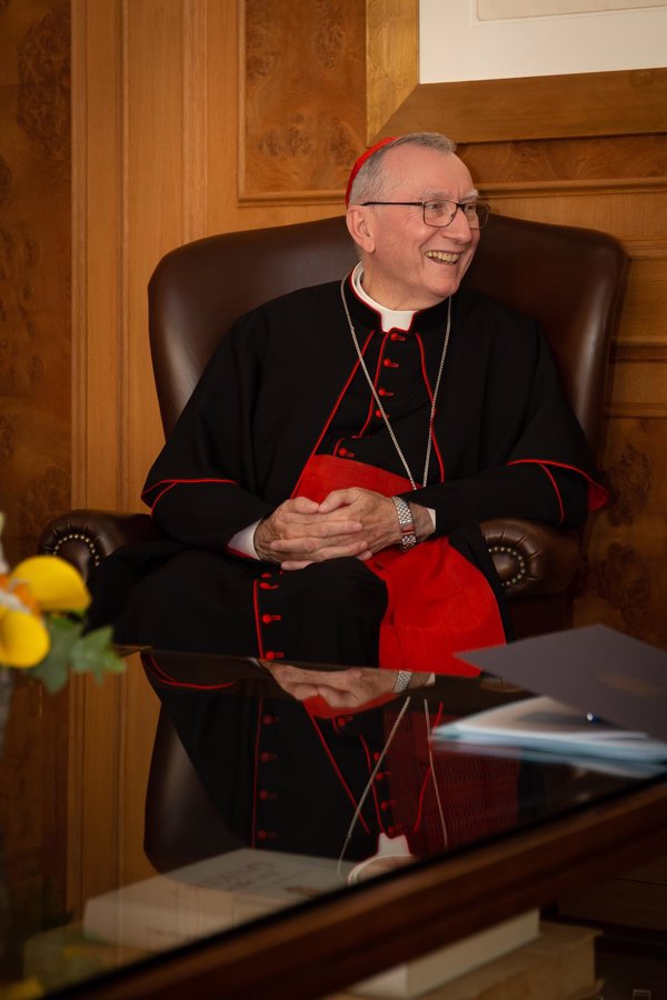 Las casas de apuestas sitúan a Parolin como favorito, con mínimas posibilidades para los 'papables' españoles
