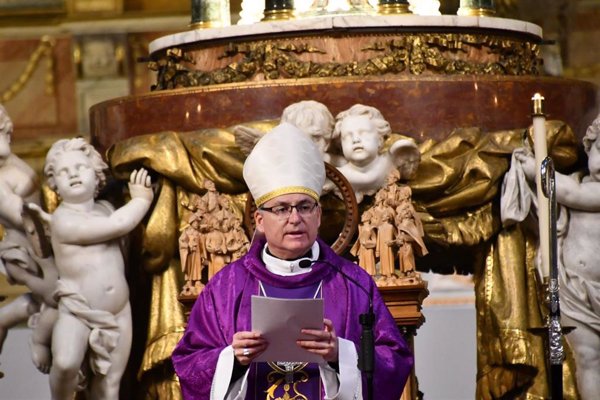 El obispo de Jaén pide a los fieles oración ante el inicio del cónclave que elegirá al nuevo papa