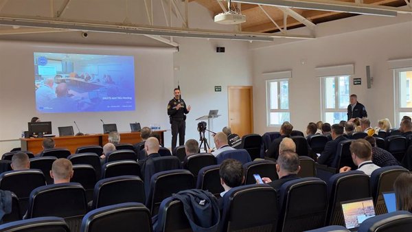 Policías de 19 países realizan en Valencia simulaciones de respuesta a emergencias ante inundaciones o apagones