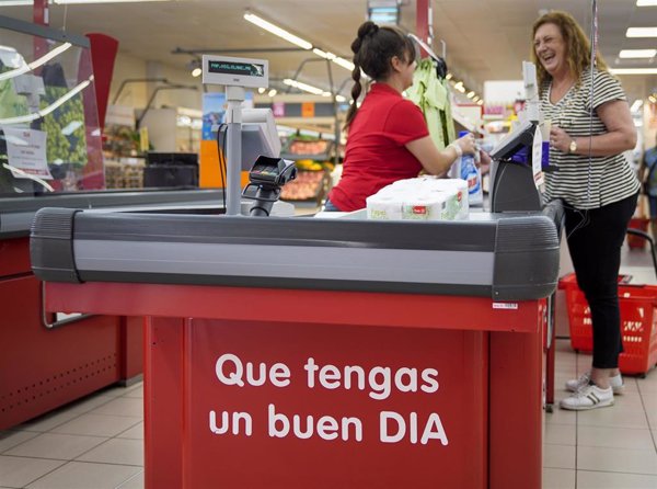 Dia elevará el salario de cerca de sus 14.000 trabajadores entre un 10% y 20% hasta 2028 en España