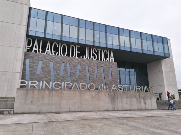 Juzgan a un matrimonio por prostituir a mujeres en pisos de Gijón, entre ellas la sobrina de la acusada