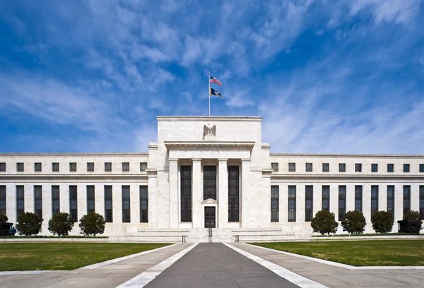 La Fed mantiene los tipos de interés por tercera vez consecutiva y advierte del aumento de la incertidumbre