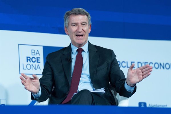 Feijóo dice que obligaría a las eléctricas a prolongar la vida útil de las nucleares 