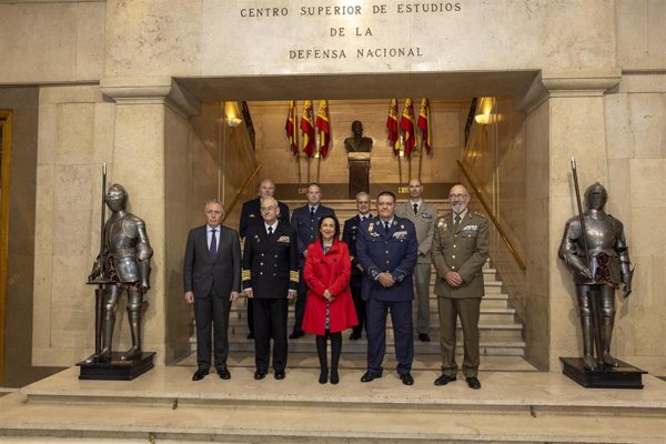 Robles reivindica el papel de la Escuela Superior de las Fuerzas Armadas en su 25º aniversario