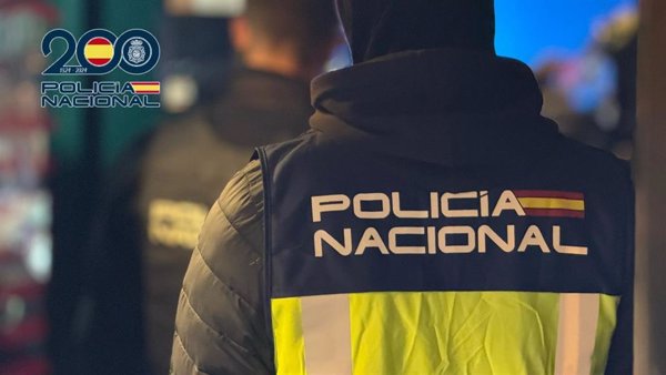 Sucesos- Los escoltas de Yolanda Díaz detienen a un hombre con dos cuchillos por un incidente cerca del Ateneo de Madrid