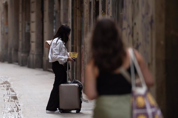 El Govern explica el futuro decreto ley sobre el impuesto turístico a representantes del sector