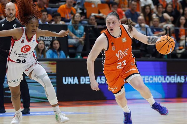 El Valencia Basket sofoca al Casademont Zaragoza en el inicio de la final por el título de Liga