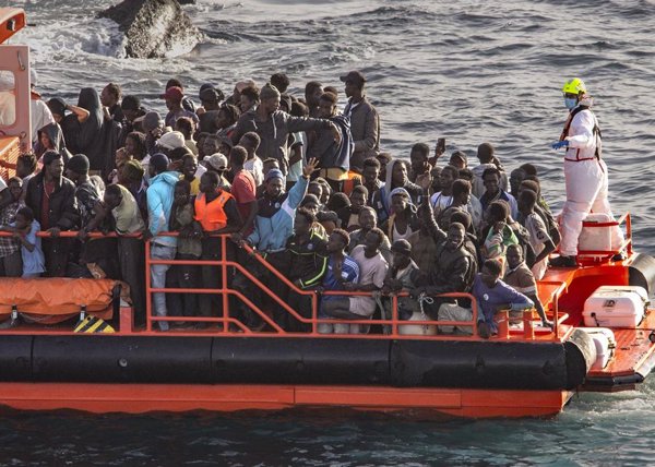 Obispos de Canarias invitarán a León XIV a las islas para conocer la crisis migratoria