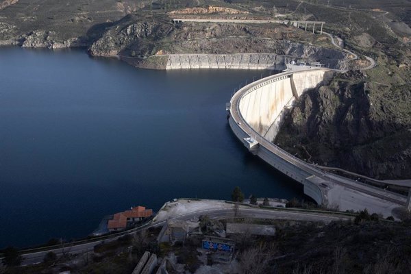 La presa de El Atazar (Madrid) desembalsará agua por primera vez en 40 años