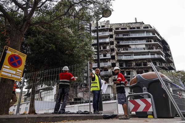 Audiencia rechaza investigar a la empresa que fabricó el revestimiento de la fachada del edificio incendiado de Campanar