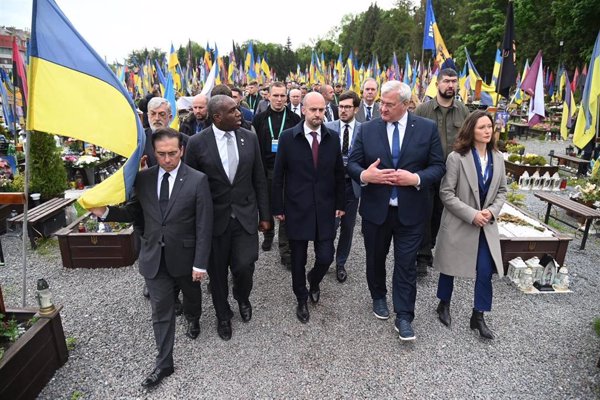 Europa escenifica su apoyo a Ucrania con una simbólica visita y el aval político al tribunal especial