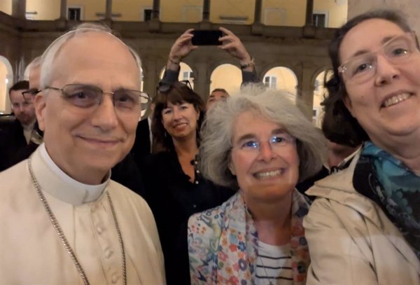 Gestos de gratitud, selfies y autógrafos de Prevost tras ser elegido Papa: 