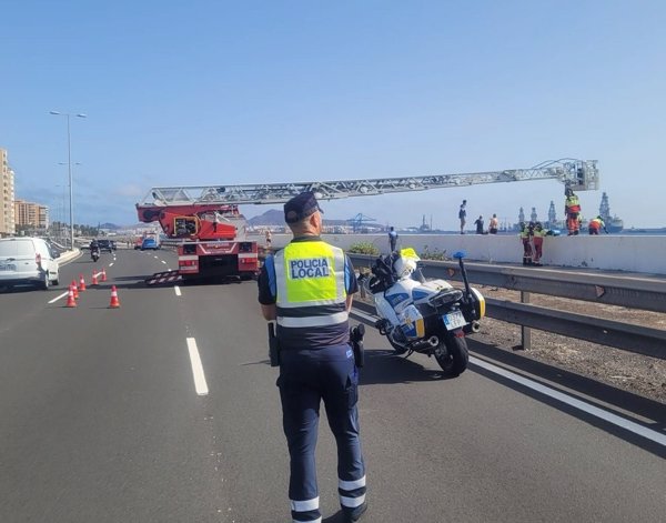 Rescatan el cuerpo sin vida de un pescador que se encontraba medio sumergido en Las Palmas de Gran Canaria