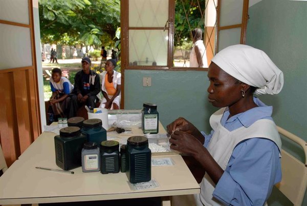 Medicusmundi alerta de que la falta de enfermeras podría llevar a una crisis de salud mundial