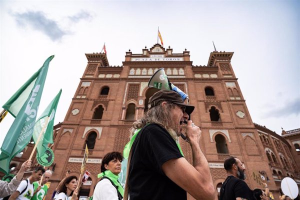 Animalistas se bañarán de sangre para exigir el fin de las corridas de toros durante las fiestas de San Isidro