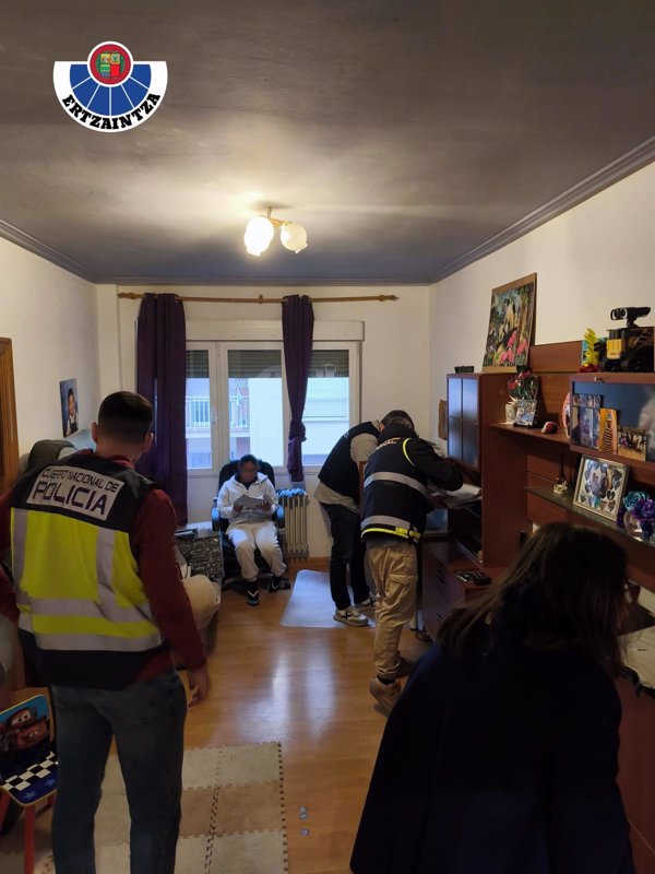 Detenido un empresario por explotar a trabajadores extranjeros en la instalación de fibra óptica