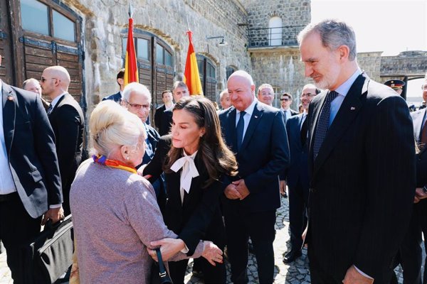Los Reyes rinden homenaje a las víctimas españolas de Mauthausen en el 80 aniversario de la liberación del campo