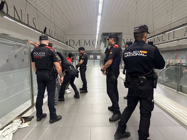 Los Mossos detienen a 16 personas en un dispositivo contra la multirreincidencia en la comarca del Barcelonès