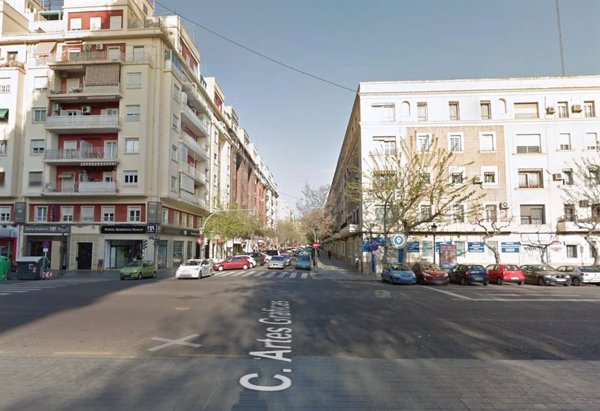Nueve personas atendidas por quemaduras e inhalación de humo en un incendio en una vivienda de Valencia