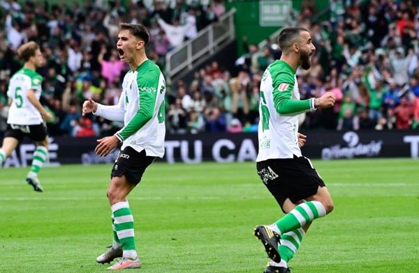 (Crónica) El Racing no puede con el Oviedo en busca del ascenso directo