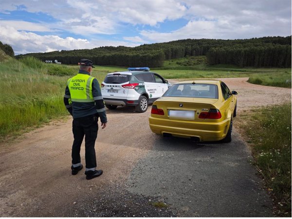 Interceptado en Navarra circulando a 148 km/h en una vía limitada a 90 y con las placas de matrícula ocultas