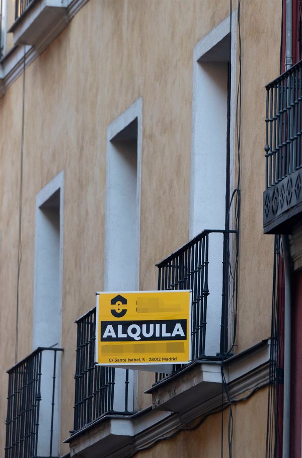 El precio del alquiler sube casi un 14% en abril en España, según pisos.com