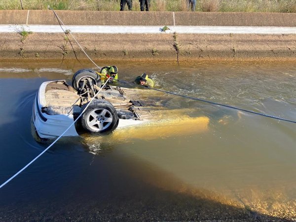 Encuentran tres personas fallecidas en el interior de un vehículo en un canal de Cartaya (Huelva)