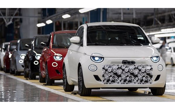 Stellantis comenzará a producir el modelo híbrido de Fiat 500 en noviembre en su planta de Turín