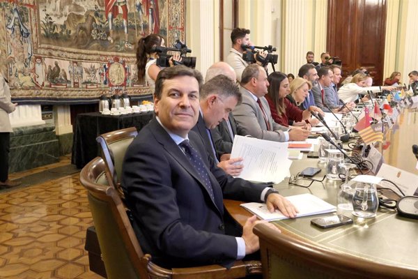 Castilla y León exige a Planas mejorar la competitividad del sector primario