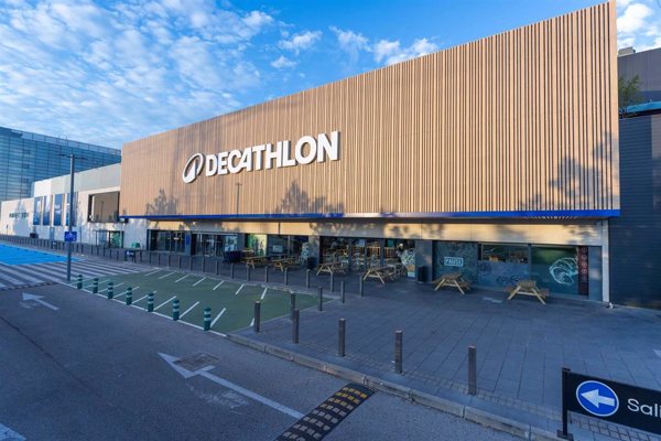 Decathlon invierte 38 millones en impulsar su 'rebranding' en España con la modernización de más de 70 tiendas