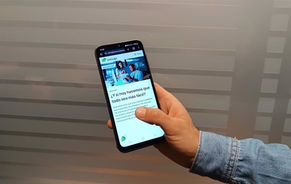 Unicaja refuerza los servicios no financieros para pymes y autónomos y los unifica en SolucionaT