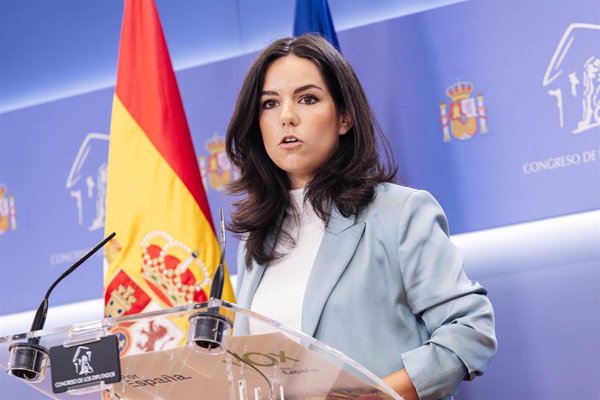 Vox exige al Gobierno en el Congreso el desalojo de las personas que viven en el aeropuerto de Barajas