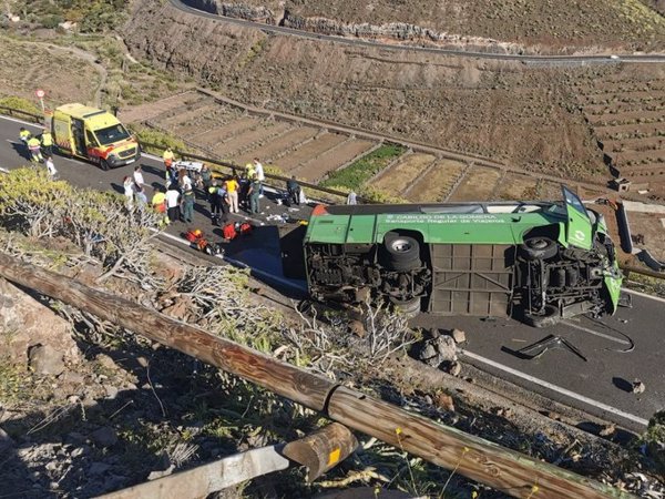 Una mujer fallecida y 10 heridos tras el vuelco de una guagua en San Sebastián de La Gomera