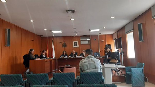 El acusado de violar a una mujer a la que conoció esa noche dice que fue