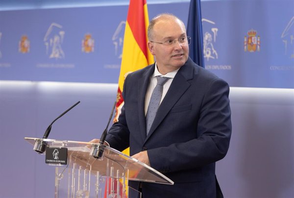 Tellado dice que los mensajes a Ábalos muestran el