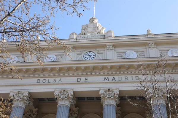 El Ibex ya mira a recuperar los 14.000 puntos 17 años después tras cerrar este martes en 13.770 puntos