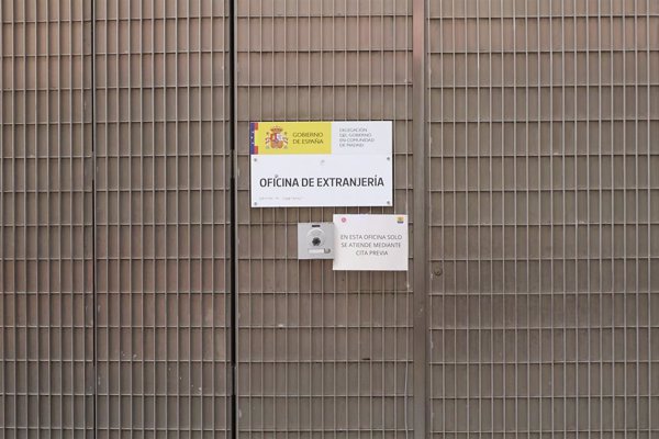 El Gobierno prevé incorporar a 750 personas a las Oficinas de Extranjería ante la entrada en vigor del nuevo Reglamento
