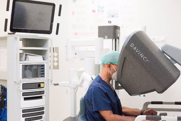 El Hospital Universitario Ruber Juan Bravo supera las 350 intervenciones con el robot Da Vinci