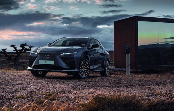 Lexus lanza el acabado 'e-Premium Design' para su modelo RZ 300e, disponible en junio por 52.900 euros