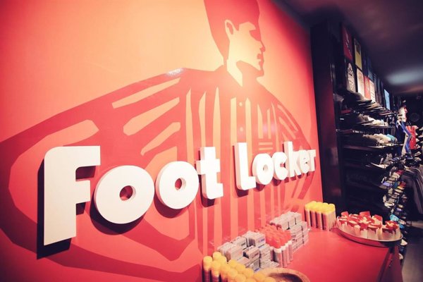 Dick's Sporting Goods negocia un acuerdo para comprar a su rival Foot Locker por 2.300 millones