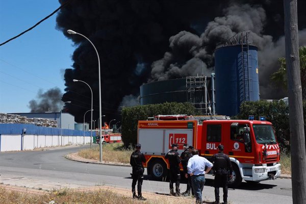 Alcalá (Sevilla) levanta las medidas preventivas por el incendio con parámetros normales de calidad de aire