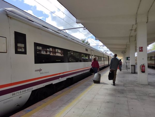 El descarrilamiento de una vagoneta interrumpe las salidas y entradas de trenes a la estación de Jaén