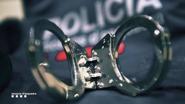 Los Mossos detienen a un hombre por presuntamente violar a una menor en Arbúcies (Girona)