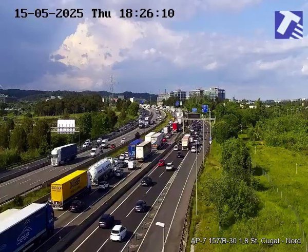 Un accidente corta dos carriles en la AP-7 entre Bellaterra y Cerdanyola (Barcelona) sentido norte