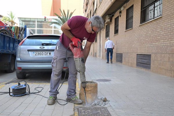 Paiporta (Valencia) inicia una nueva fase de renovación del alumbrado público tras retirar 600 farolas por la dana
