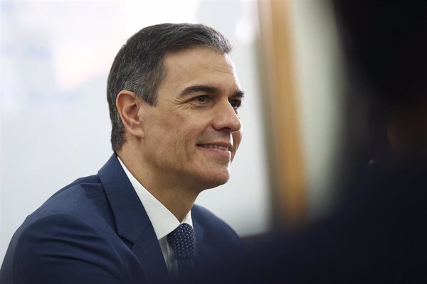 Pedro Sánchez felicita al FC Barcelona por su 28º título de liga y alaba 