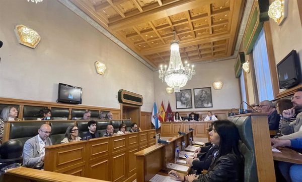 Formalizado el paso a no adscritos de los cuatro ediles expulsados del PSOE de Santiago