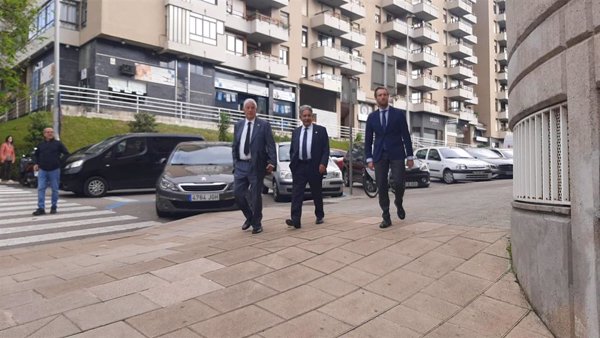 Revilla llega a los juzgados de Santander para el acto de conciliación con el emérito